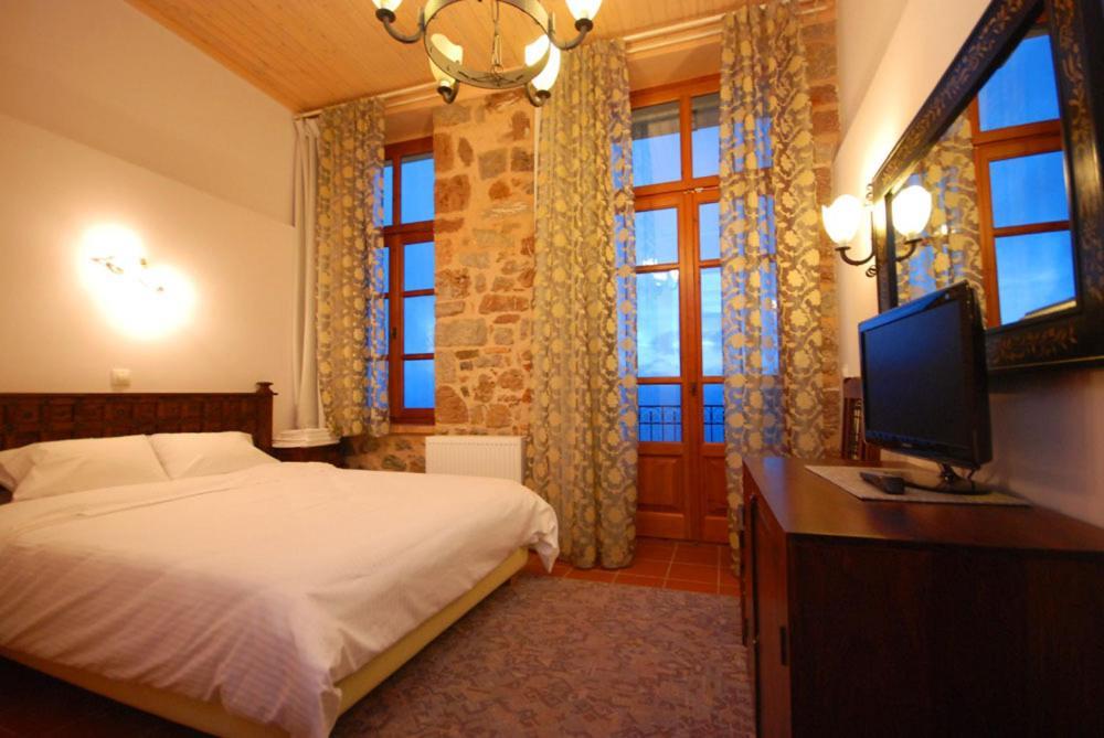 Hotel Parnassos อาราโชวา ภายนอก รูปภาพ