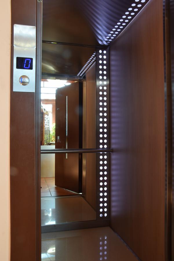 Hotel Parnassos อาราโชวา ภายนอก รูปภาพ