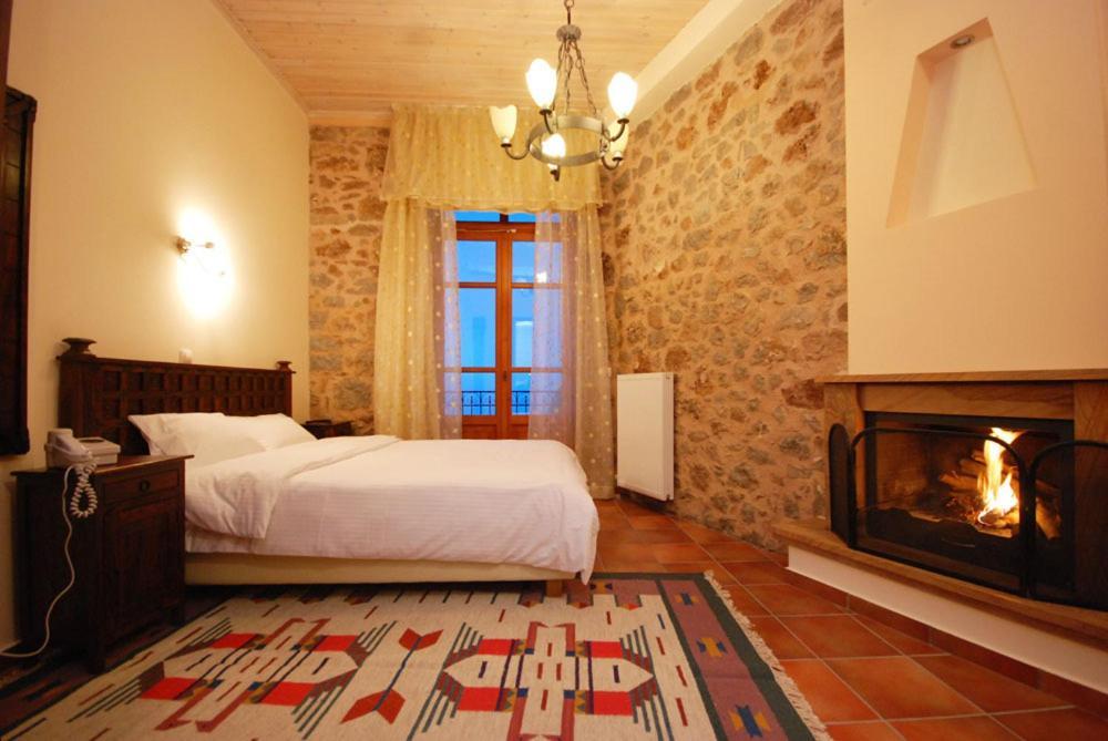 Hotel Parnassos อาราโชวา ภายนอก รูปภาพ